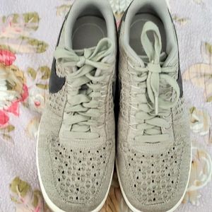 Nike metallic fly knit gray tennis style sneaker size 10.5 womens